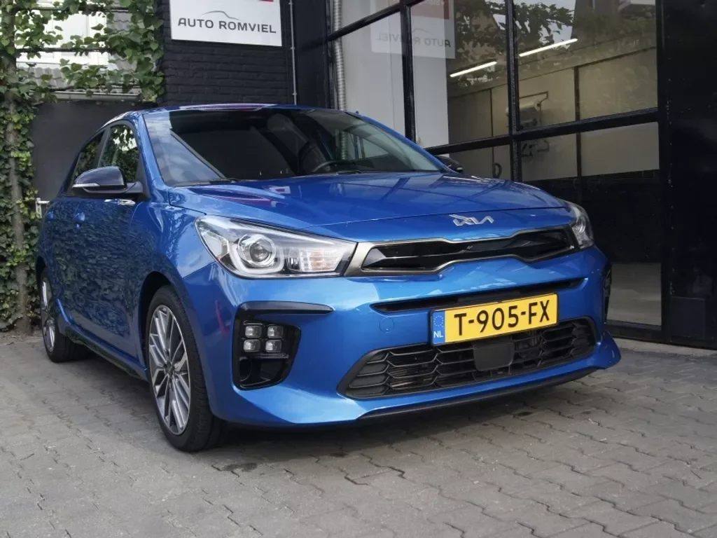 Kia Rio (2023) — foto 1