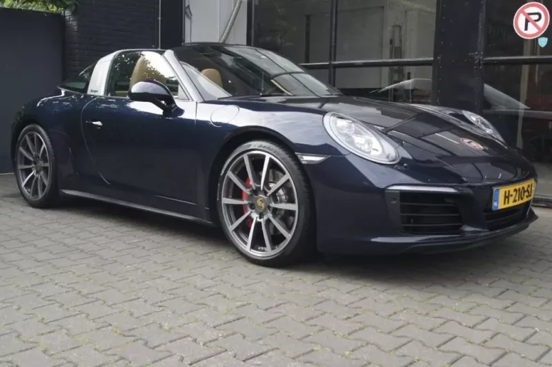 Porsche 911 (2016)
