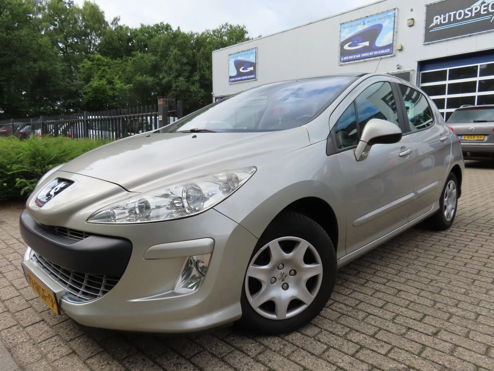 Peugeot 308 (2009) — foto 1