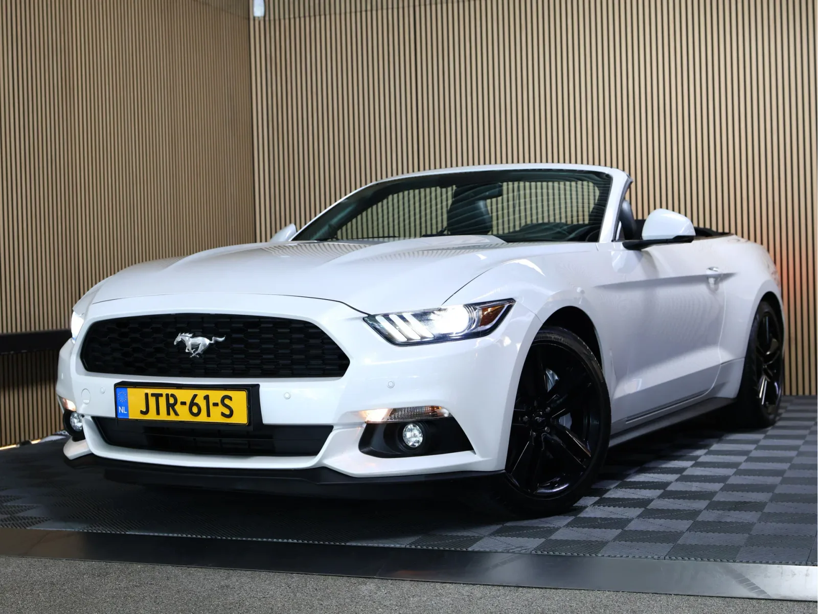 Ford Mustang (2019) — foto 1