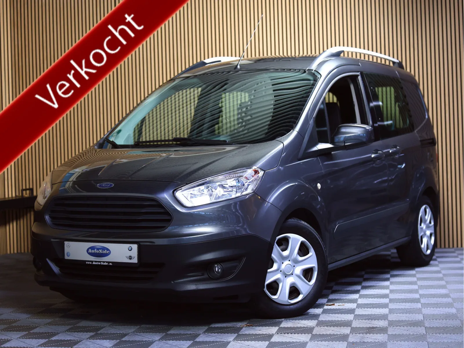Ford Tourneo Courier (2018) — foto 1
