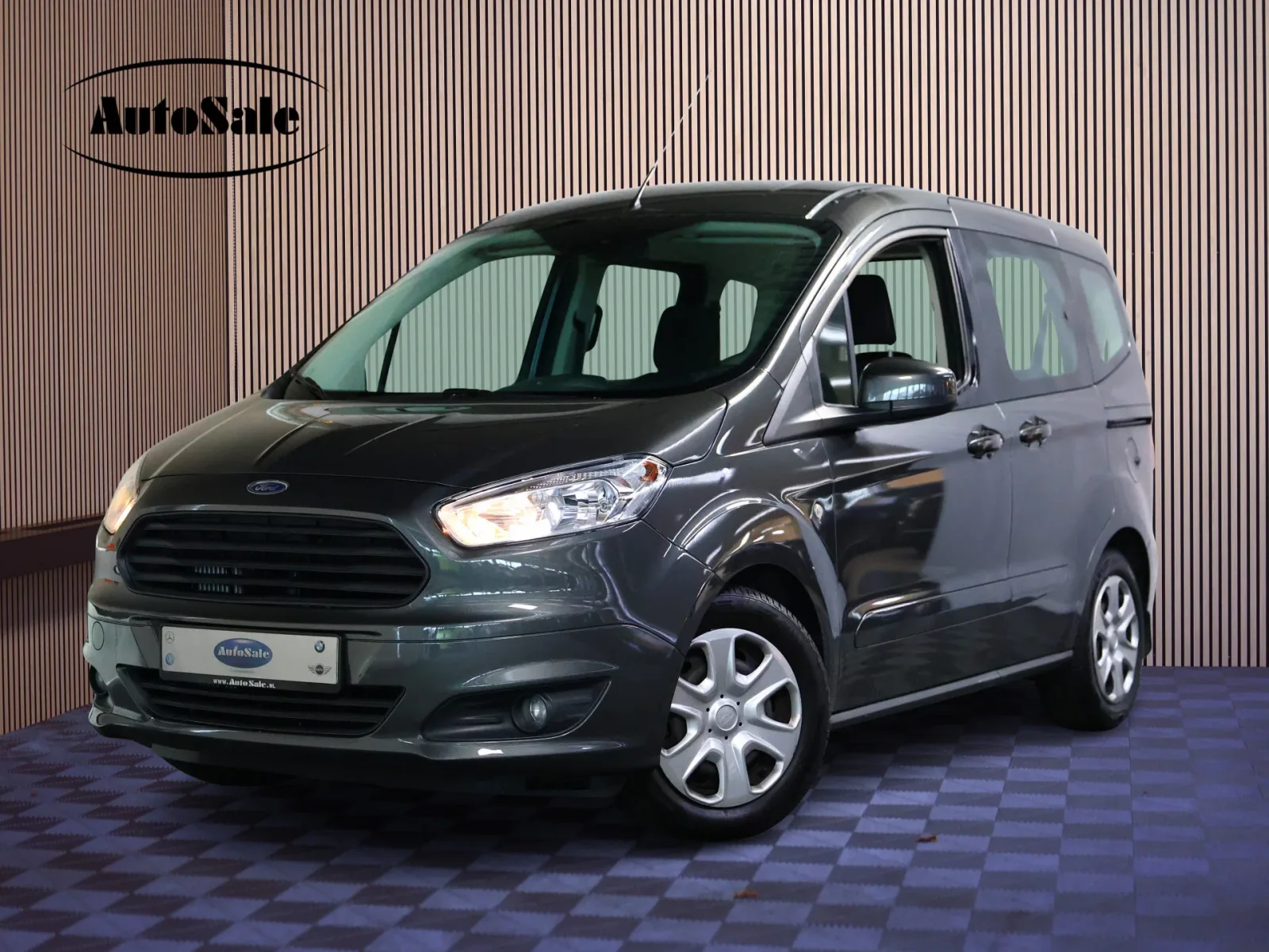 Ford Tourneo Courier (2017) — foto 1