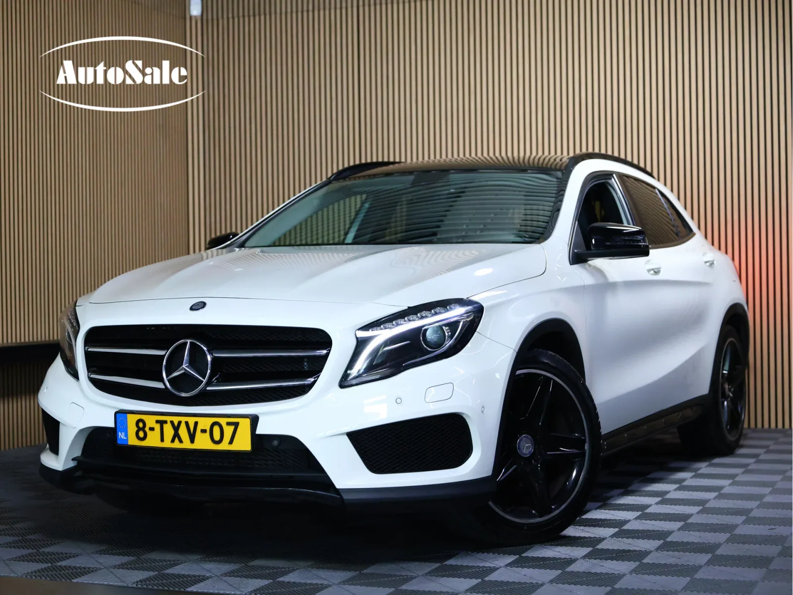 Mercedes-Benz GLA (2014) — foto 1
