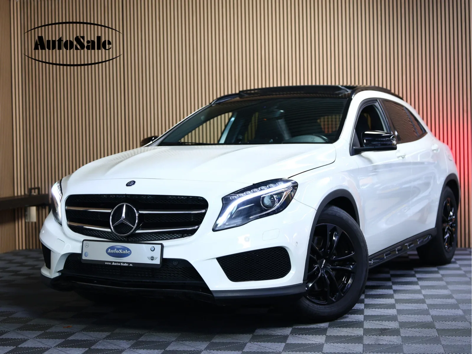 Mercedes-Benz GLA (2015) — foto 1