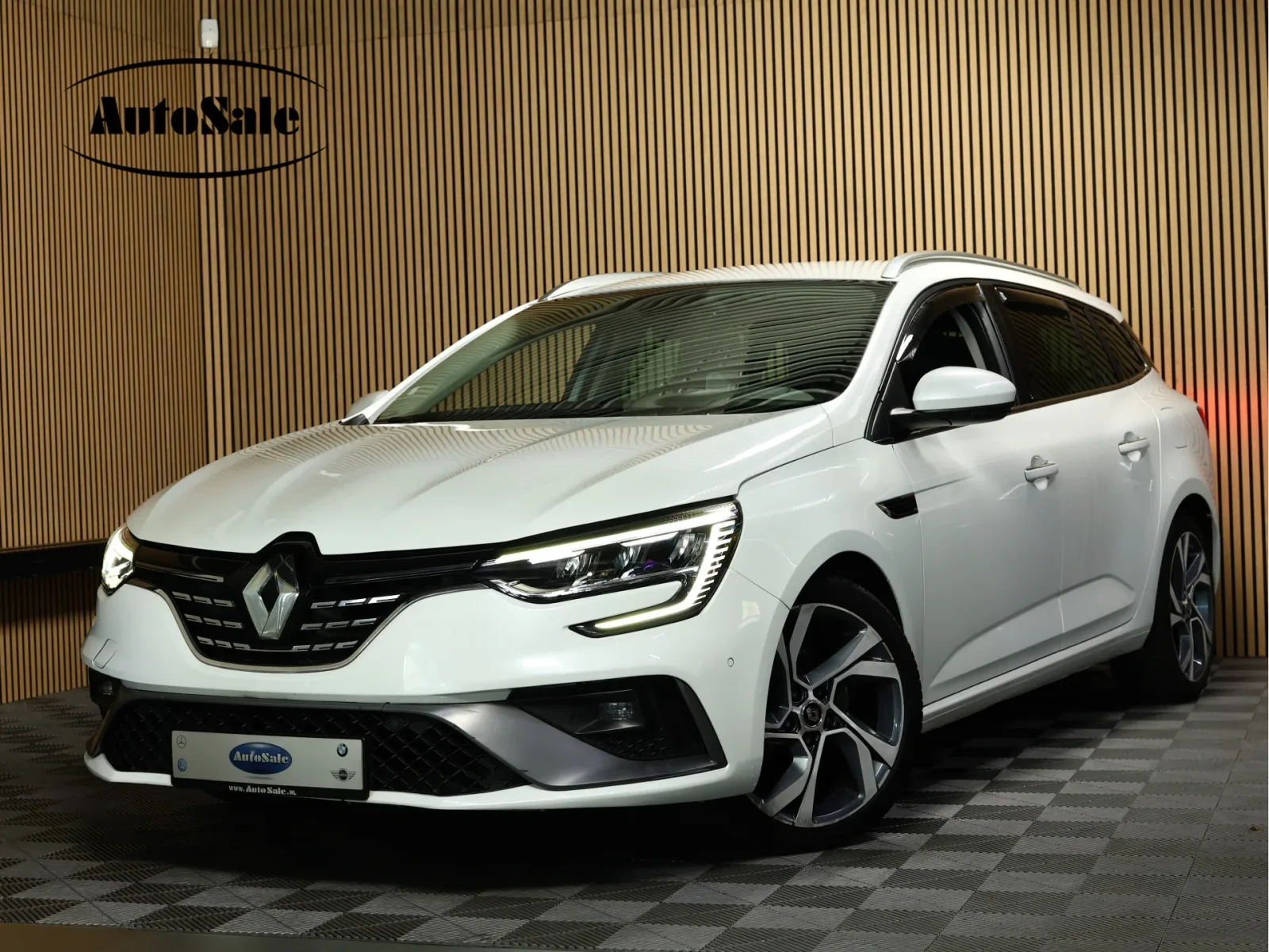 Renault Mégane E-Tech (2021) — foto 1