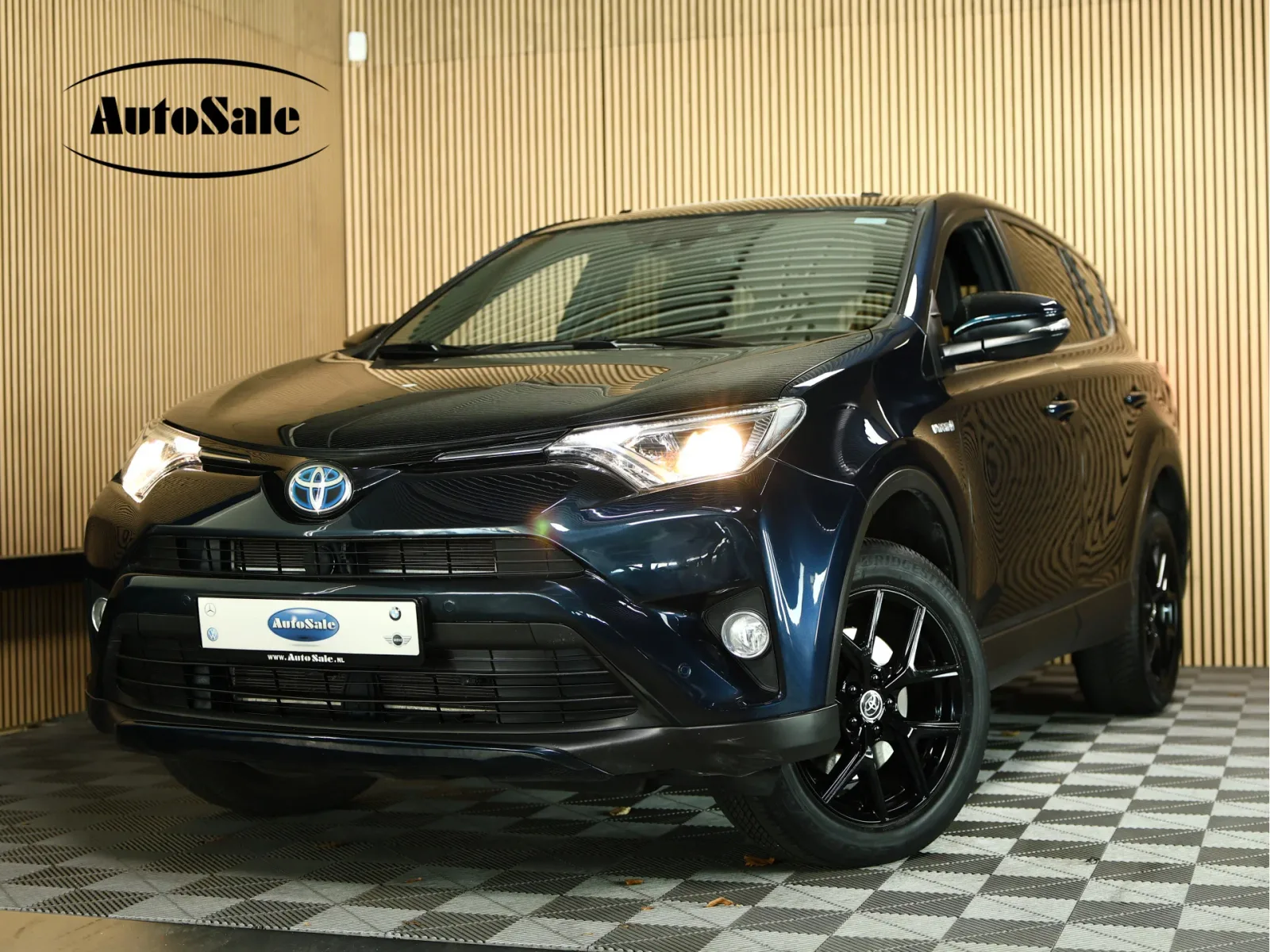 Toyota RAV4 (2018) — foto 1