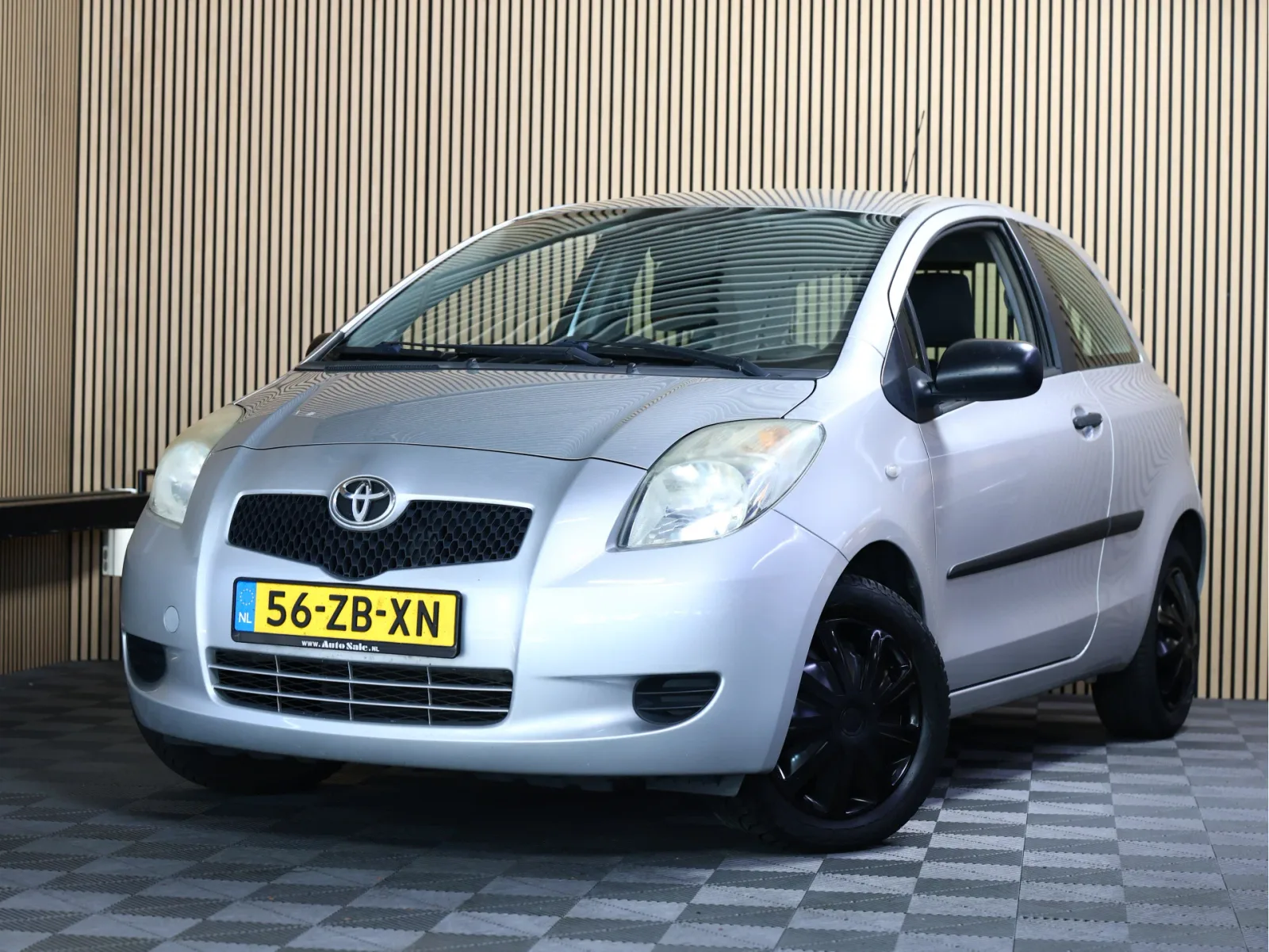 Toyota Yaris (2008) — foto 1