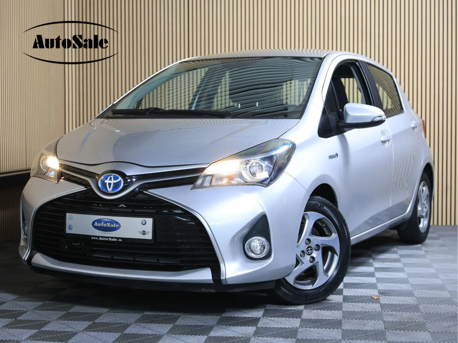 Toyota Yaris (2015) — foto 1