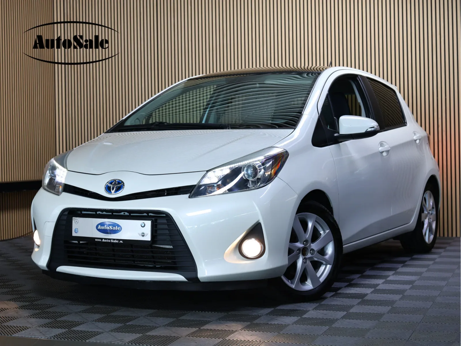Toyota Yaris (2013) — foto 1