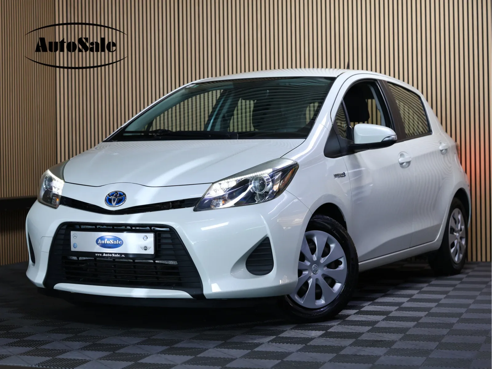 Toyota Yaris (2014) — foto 1