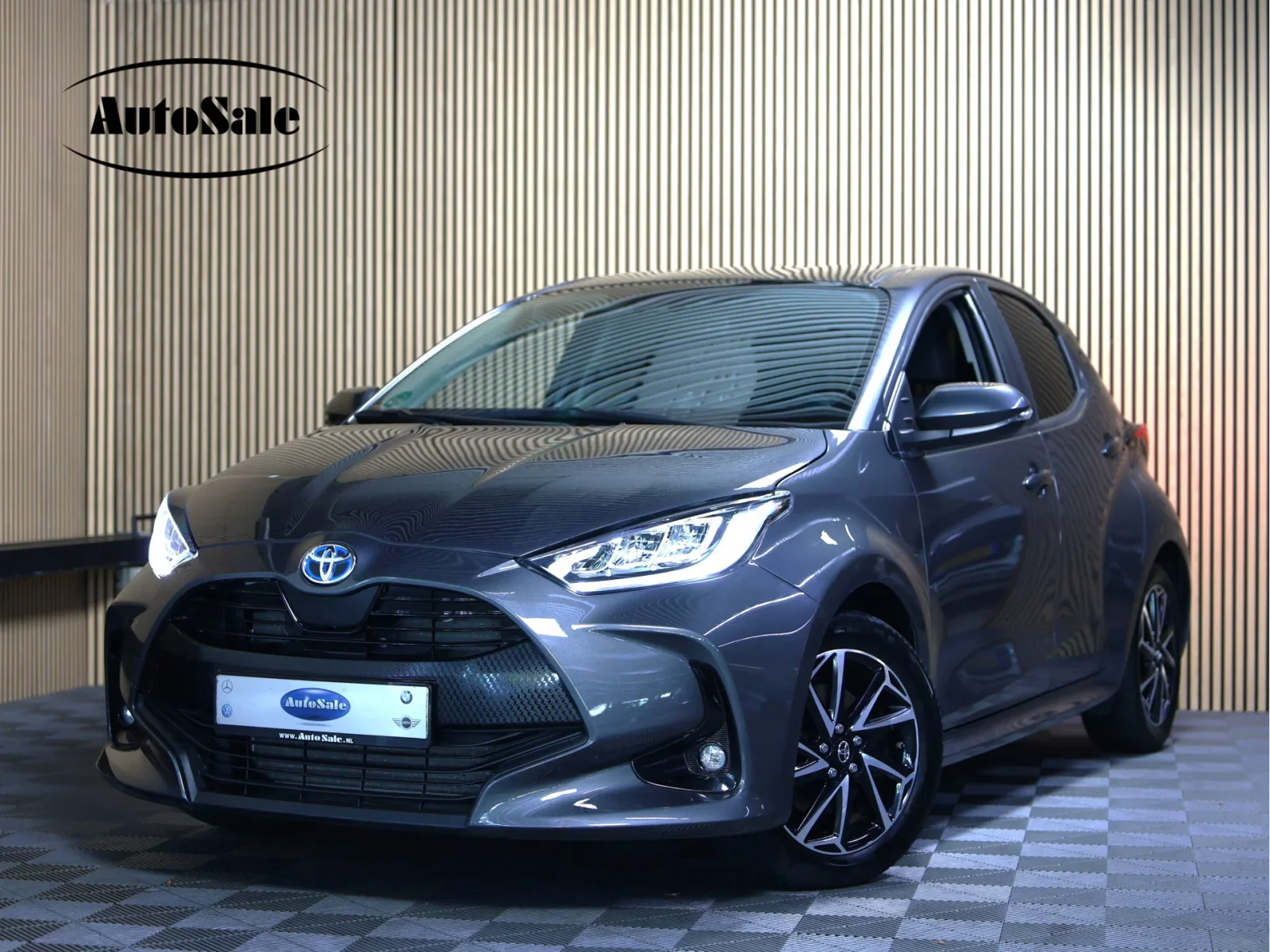 Toyota Yaris (2023) — foto 1