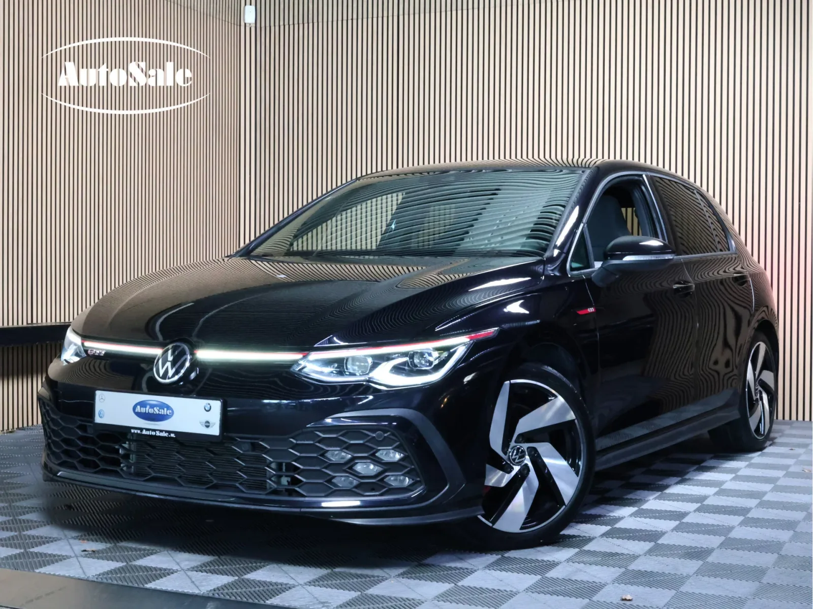 Volkswagen Golf (2021) — foto 1