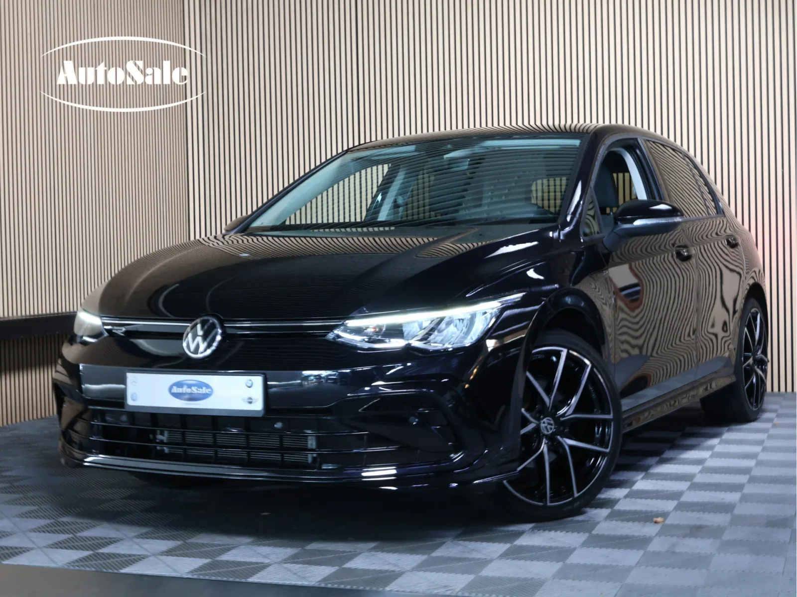 Volkswagen Golf (2024) — foto 1