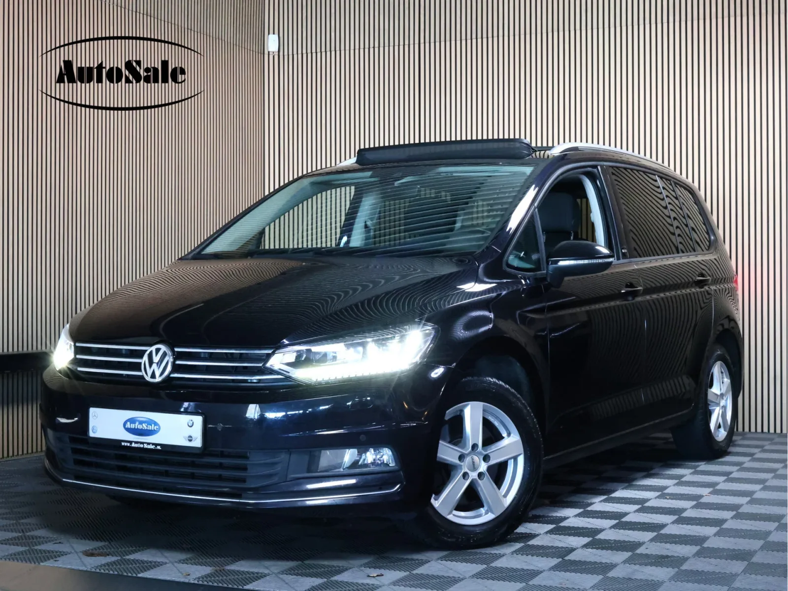 Volkswagen Touran (2017) — foto 1