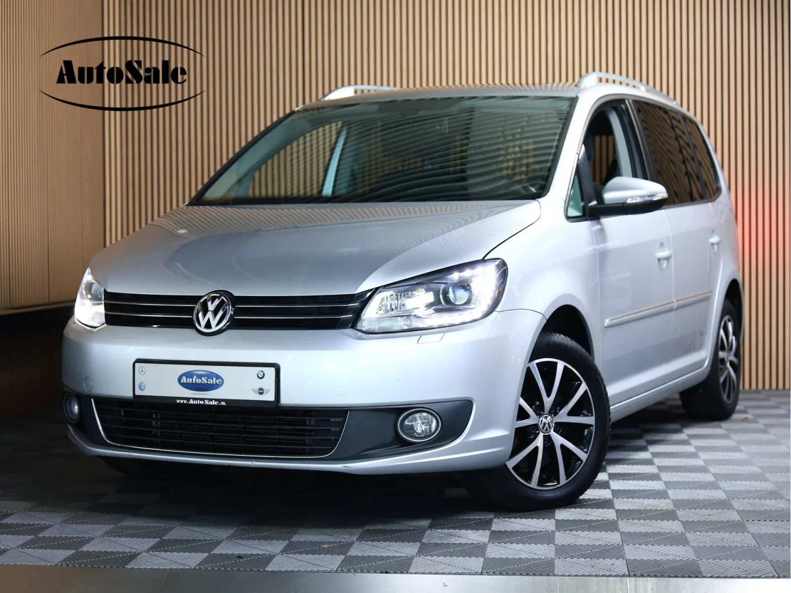 Volkswagen Touran (2012) — foto 1