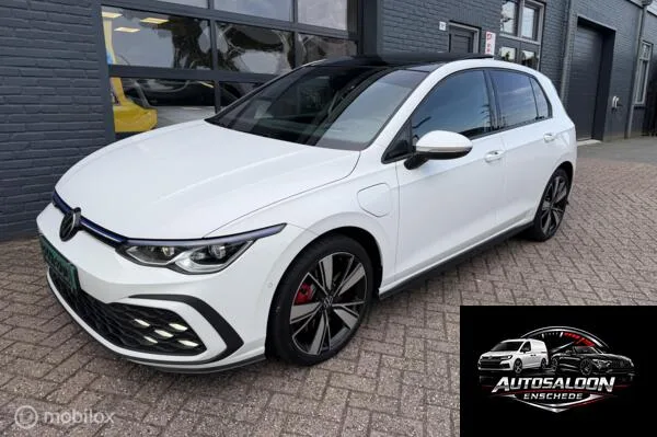 Volkswagen Golf (2021) — foto 1