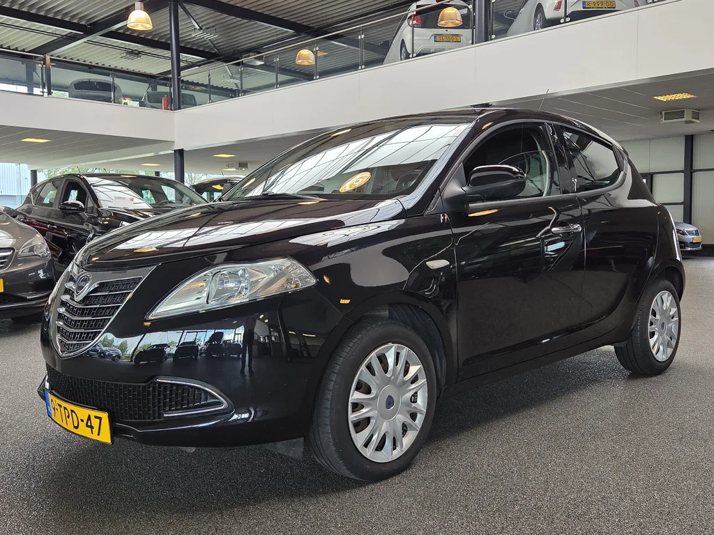 Lancia Ypsilon (2014) — foto 1