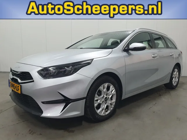 Kia Ceed Sportswagon (2023) — foto 1