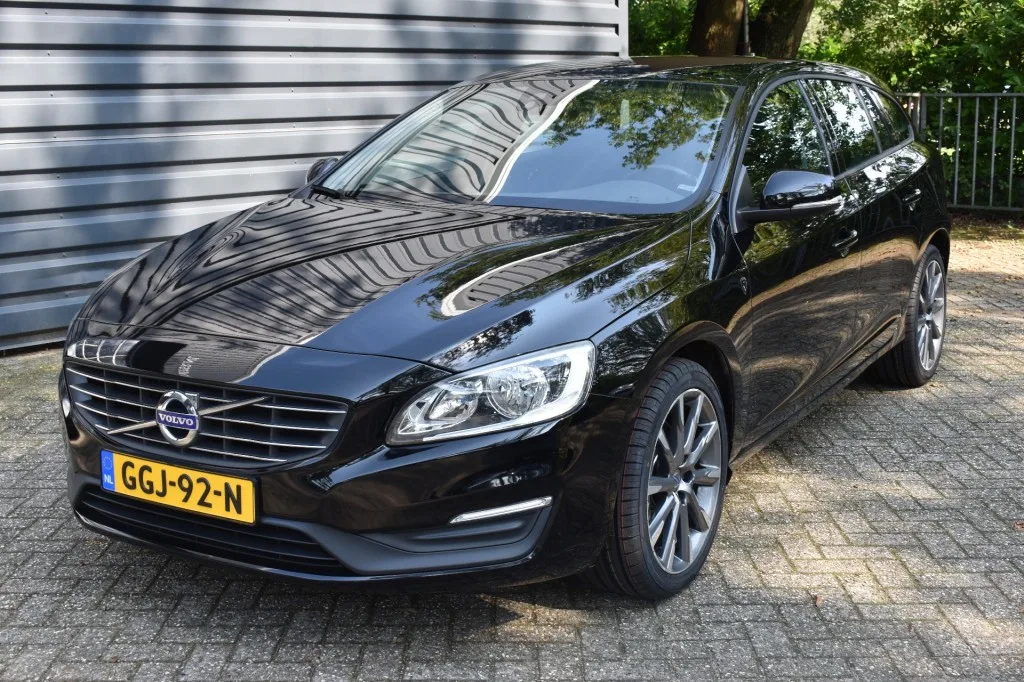 Volvo V60 (2015) — foto 1
