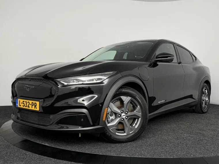 Ford Mustang Mach-E (2020) — foto 1