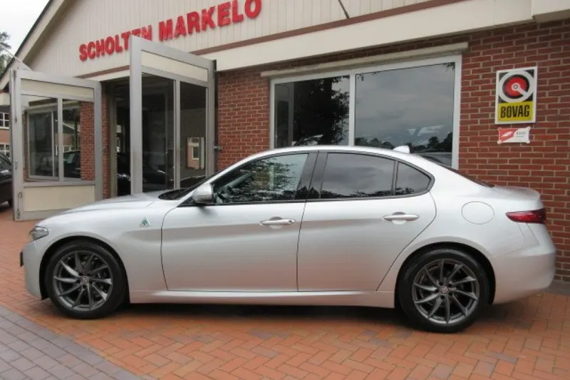 Alfa Romeo Giulia (2017)
