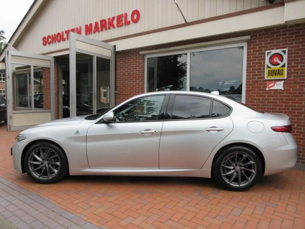 Alfa Romeo Giulia (2017) — foto 1