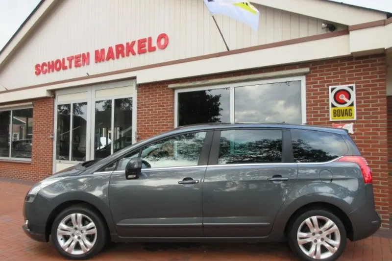 Peugeot 5008 (2011)