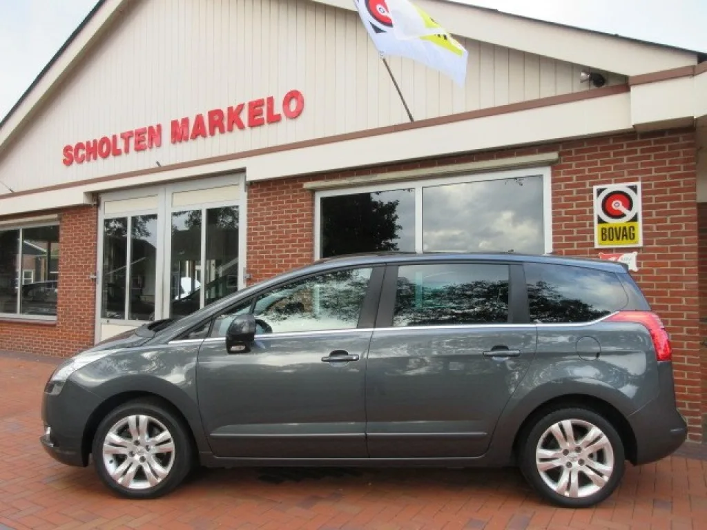 Peugeot 5008 (2011) — foto 1