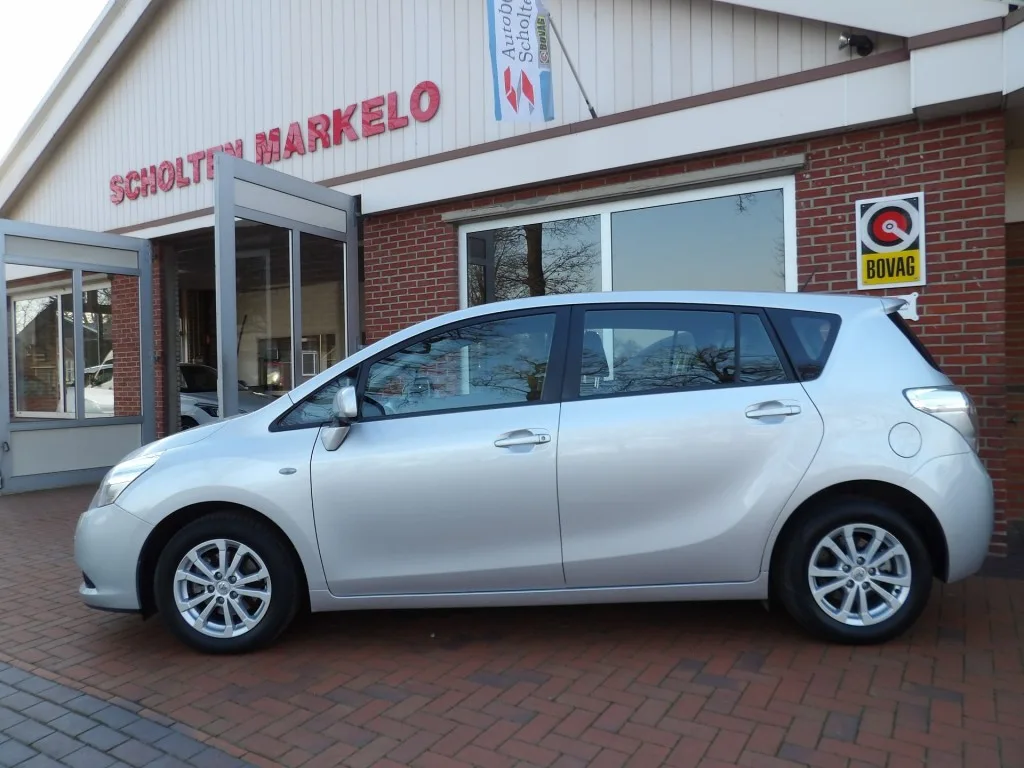 Toyota VERSO (2011) — foto 1
