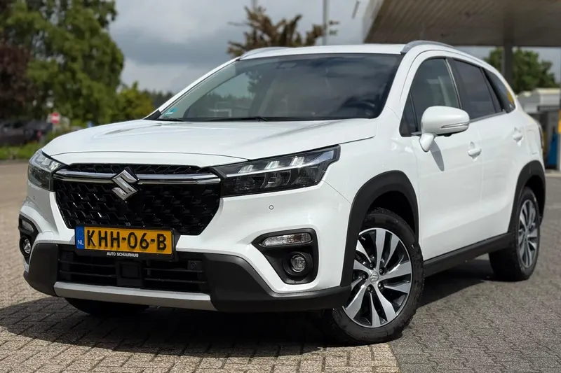 Suzuki S-CROSS (2023)