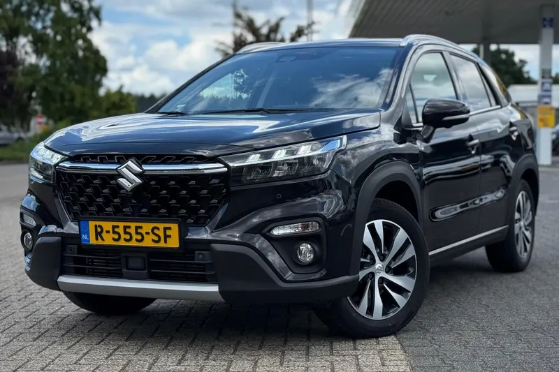 Suzuki S-CROSS (2022)