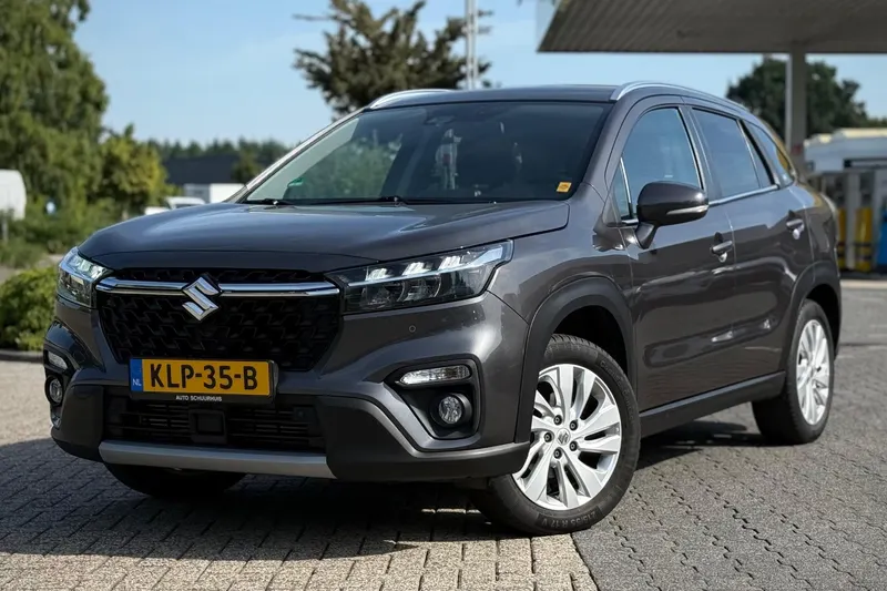 Suzuki S-CROSS (2022)