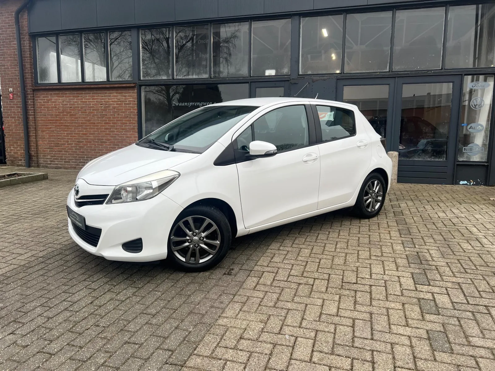 Toyota Yaris (2014) — foto 1