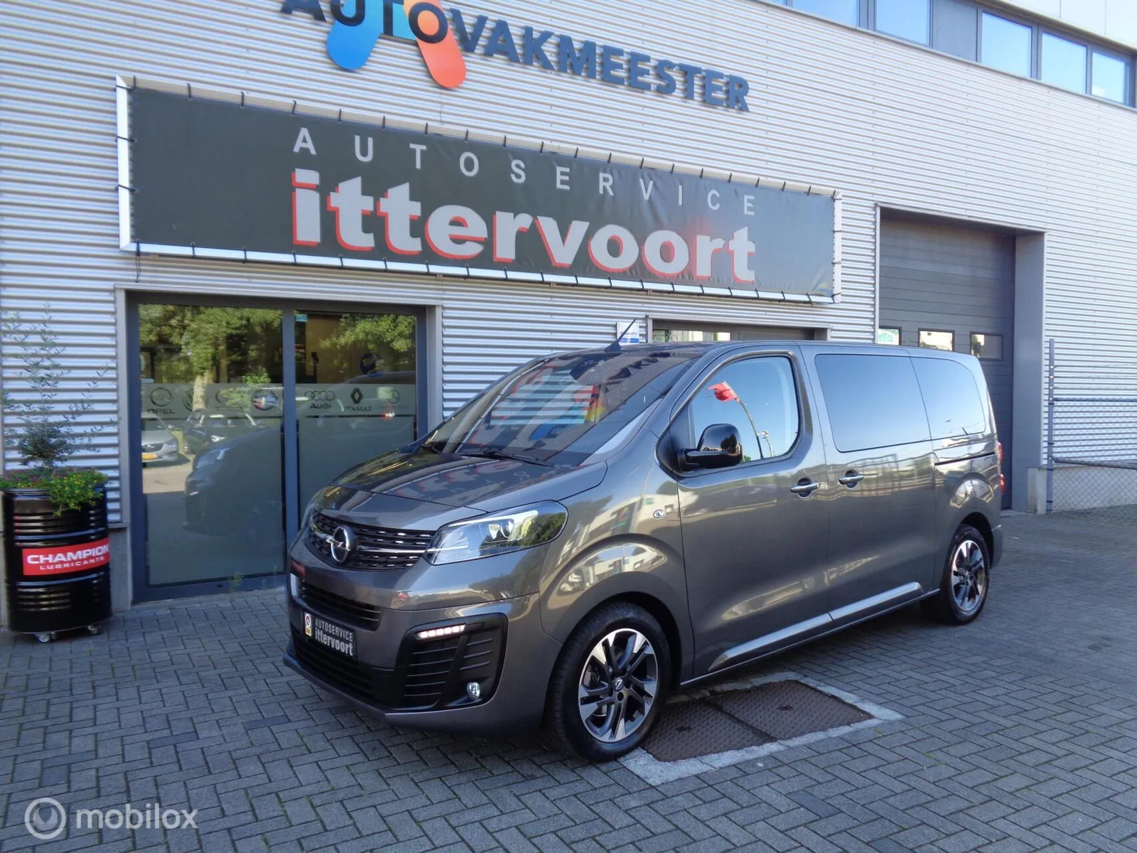 Opel Zafira Life (2023) — foto 1