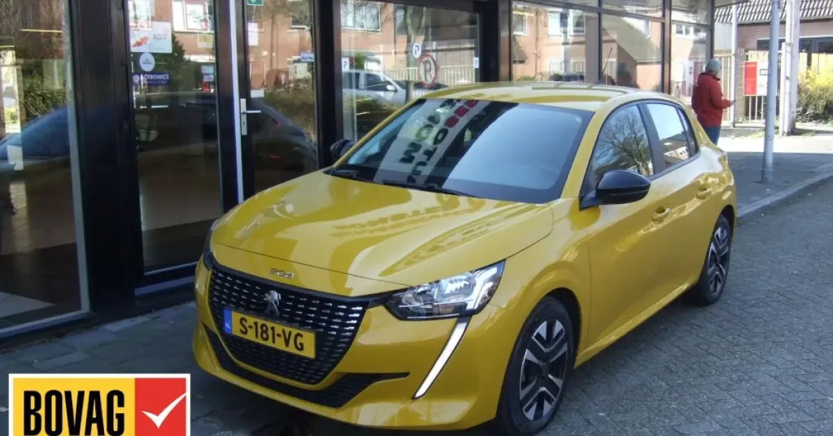 Peugeot 208 (2022) — foto 1