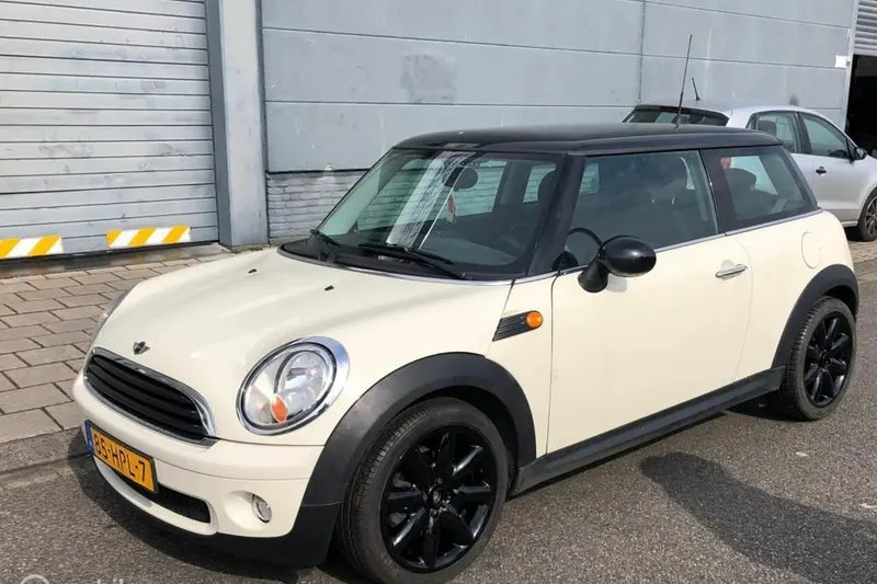 MINI Cooper (2009)
