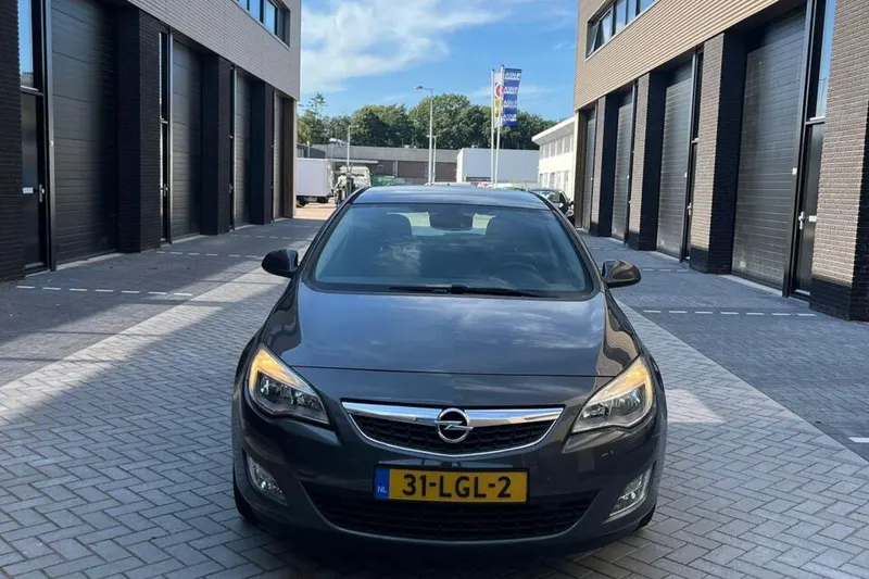 Opel Astra (2010)