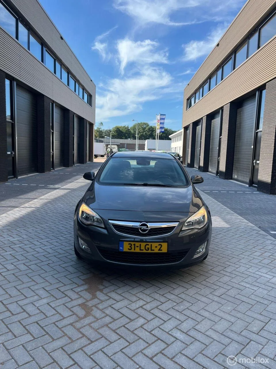 Opel Astra (2010) — foto 1