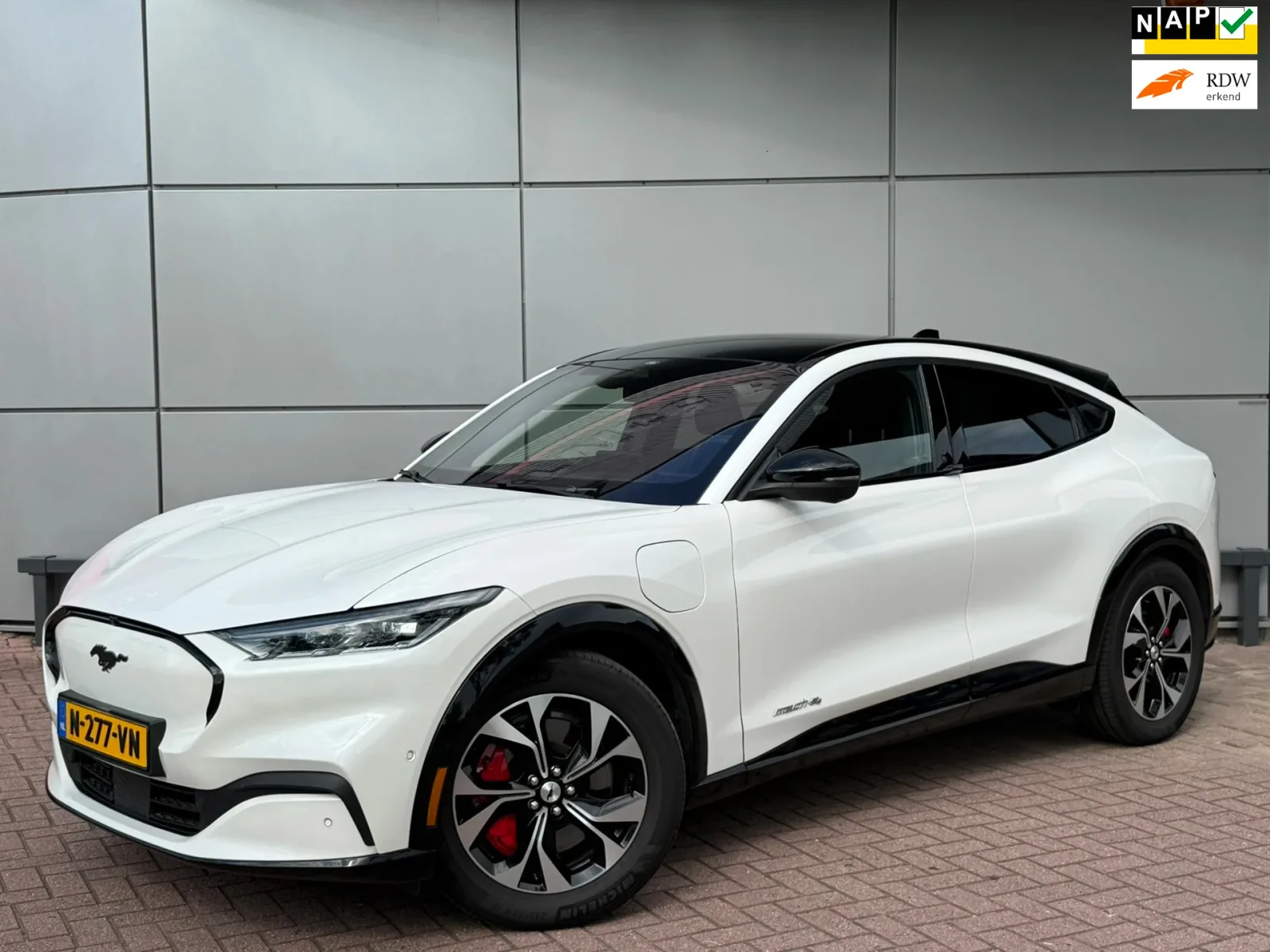 Ford Mustang (2021) — foto 1