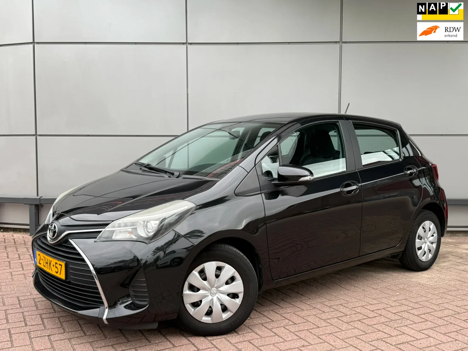 Toyota Yaris (2015) — foto 1