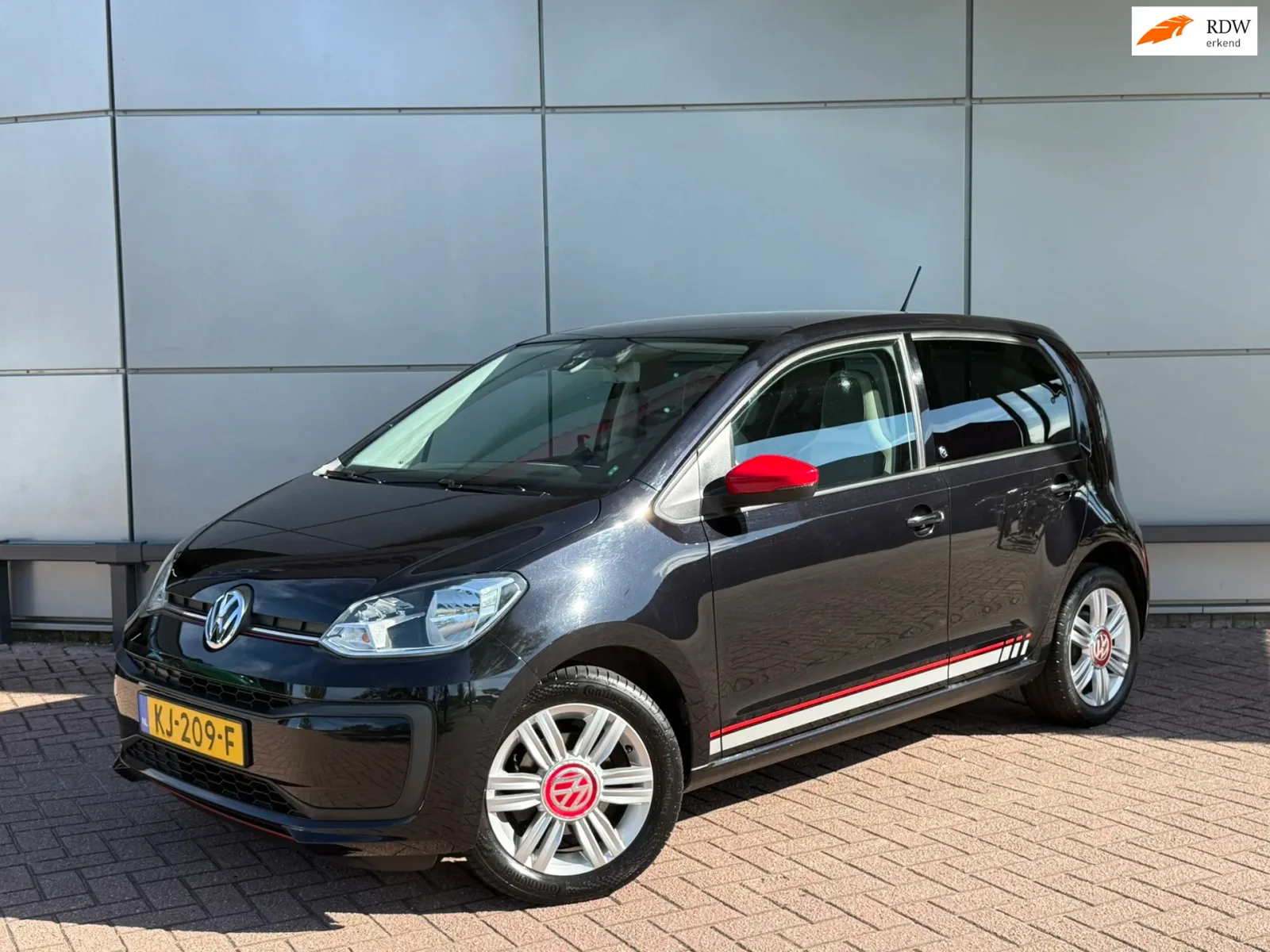 Volkswagen Up! (2016) — foto 1