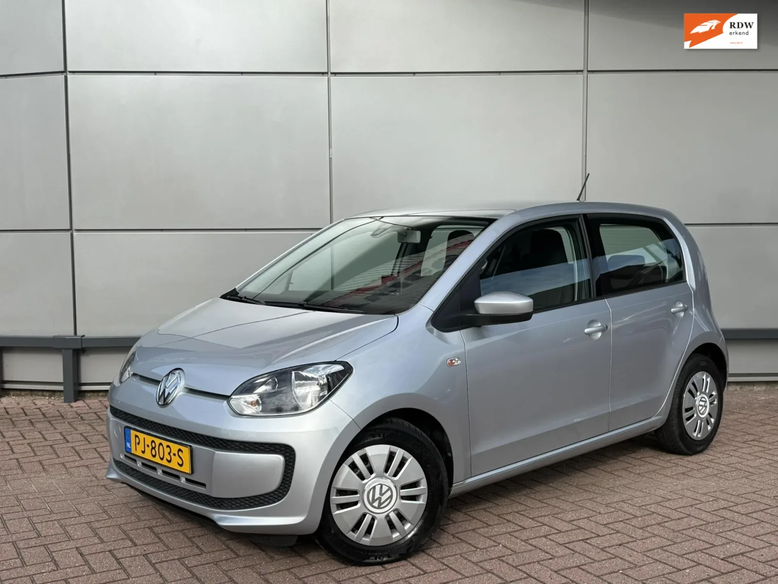 Volkswagen Up! (2016) — foto 1