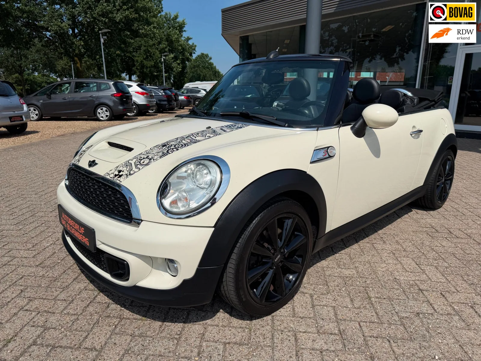 MINI Cabrio (2011) — foto 1