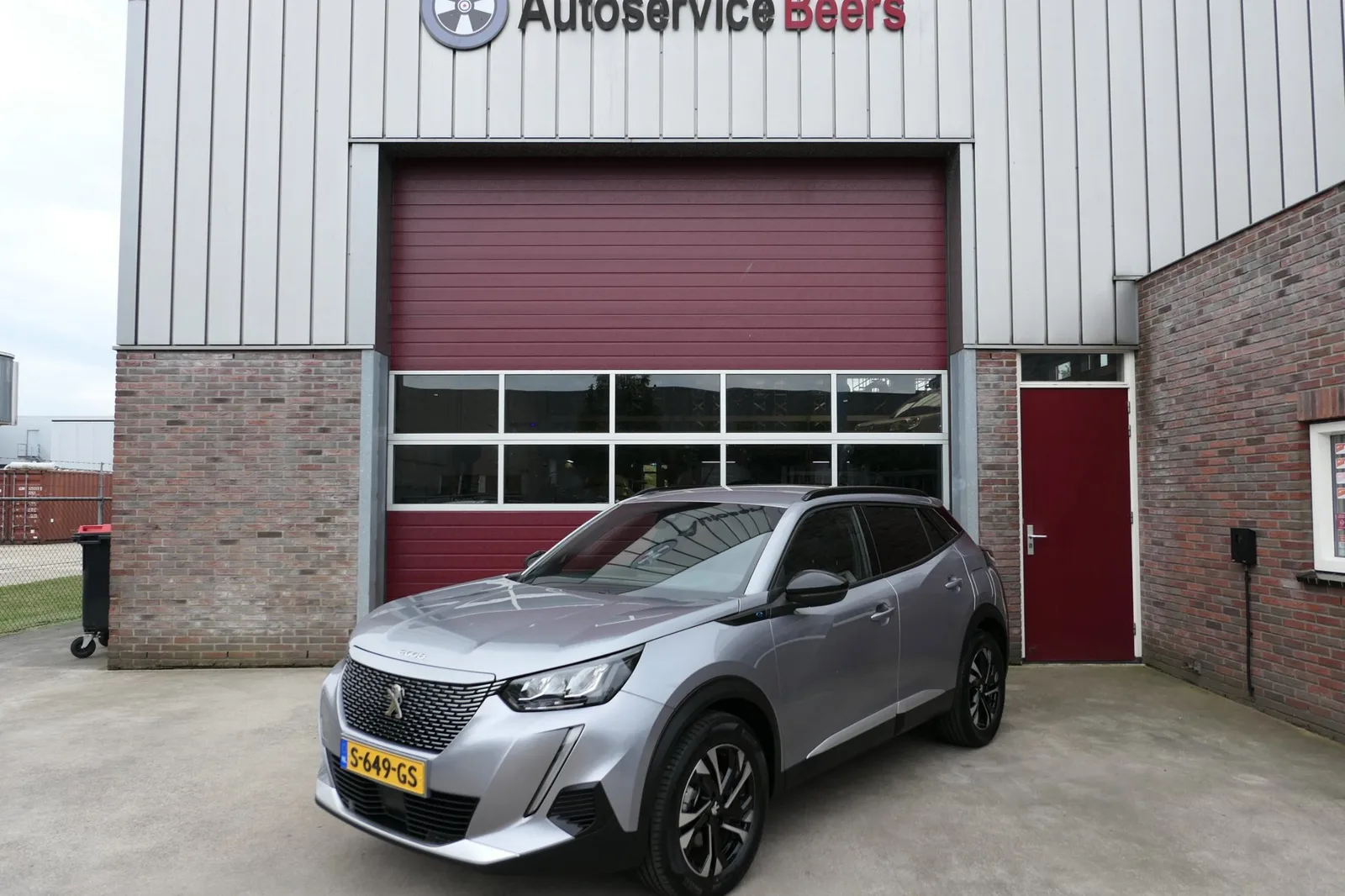 Peugeot e-2008 (2023) — foto 1