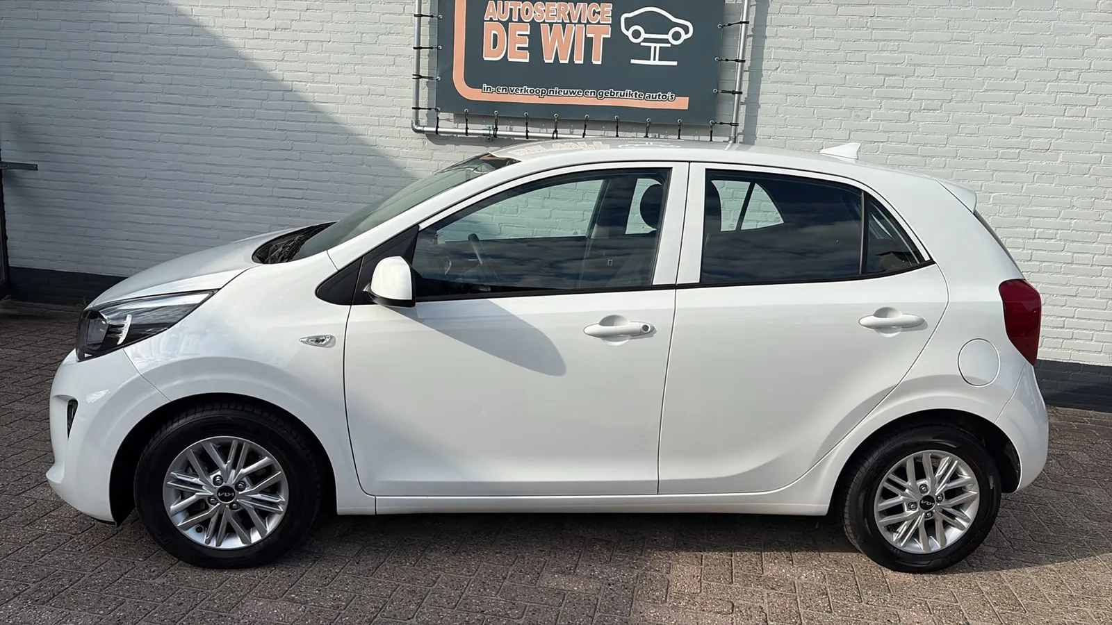 Kia Picanto (2023) — foto 1