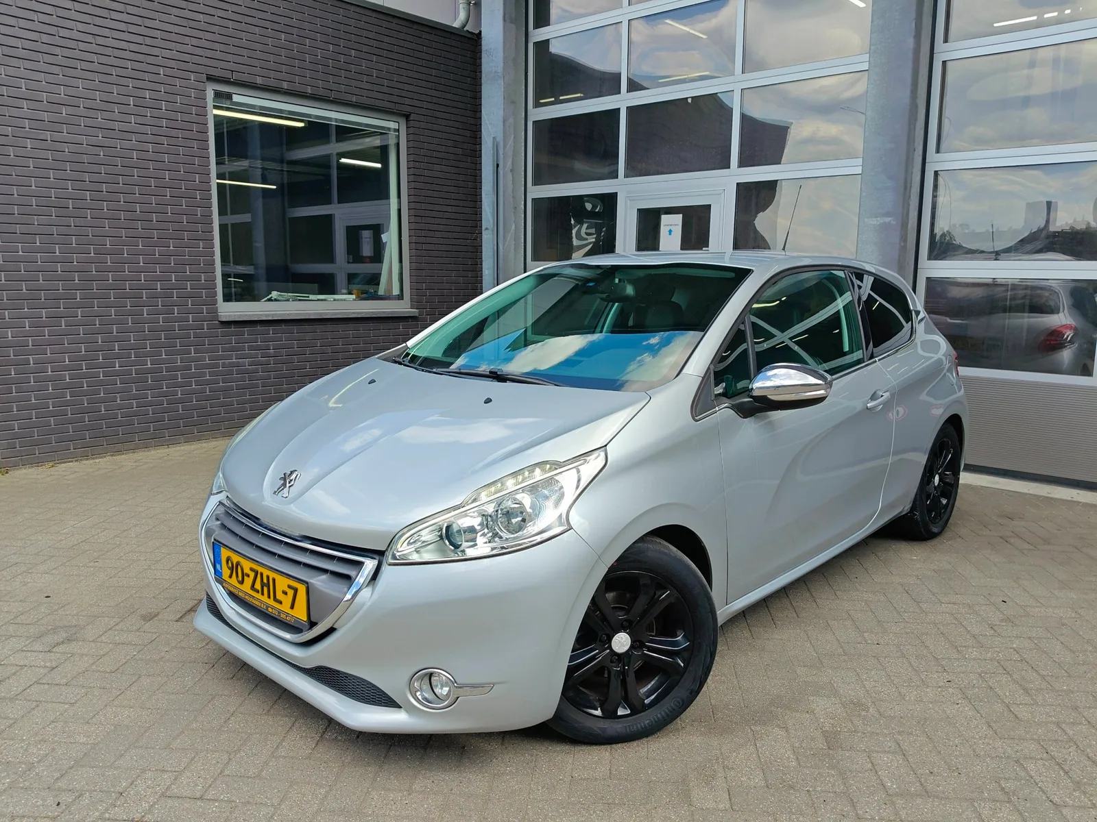 Peugeot 208 (2012) — foto 1