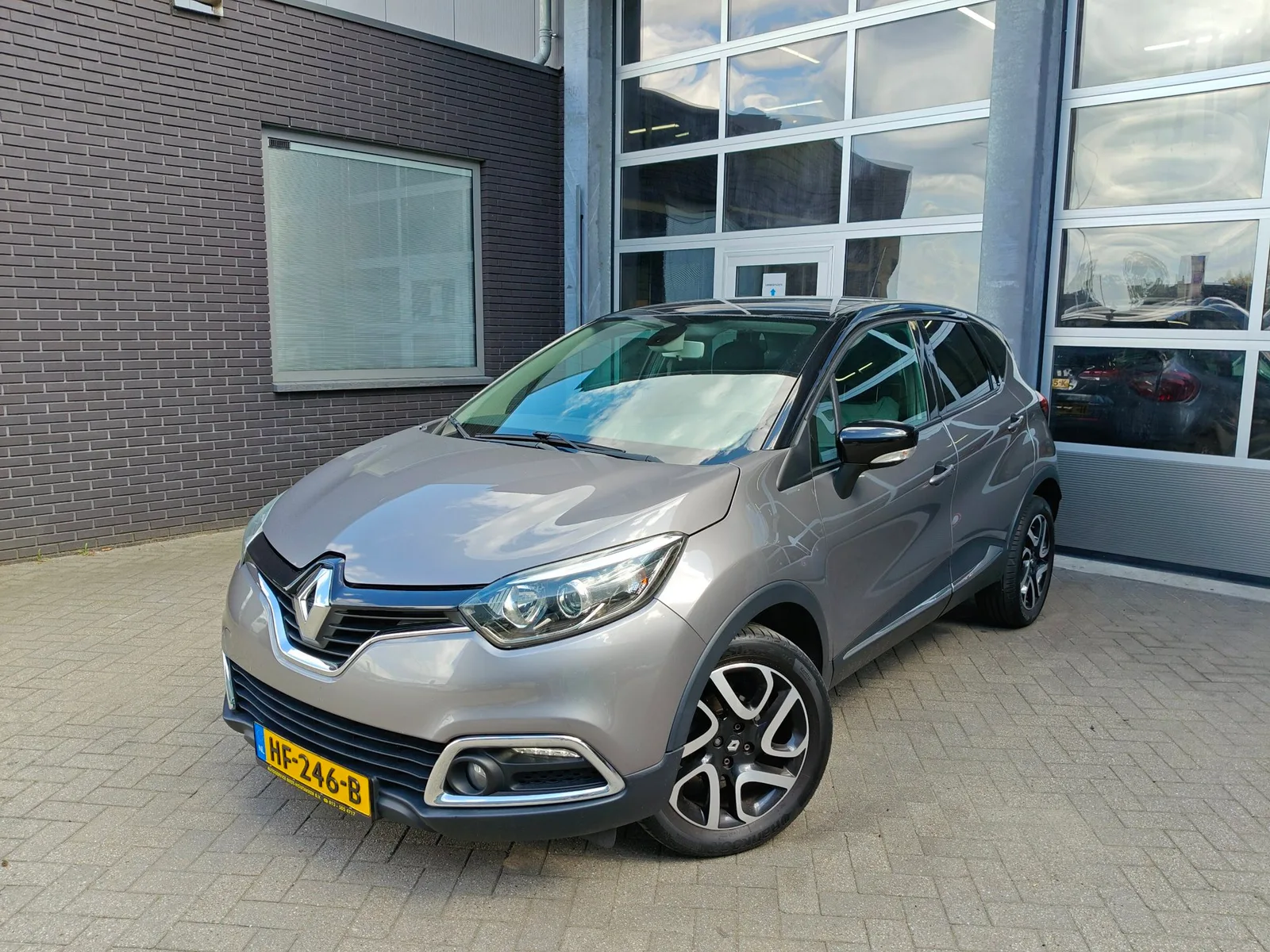 Renault Captur (2015) — foto 1