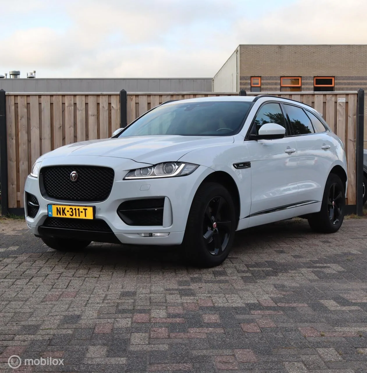 Jaguar F-Pace (2016) — foto 1