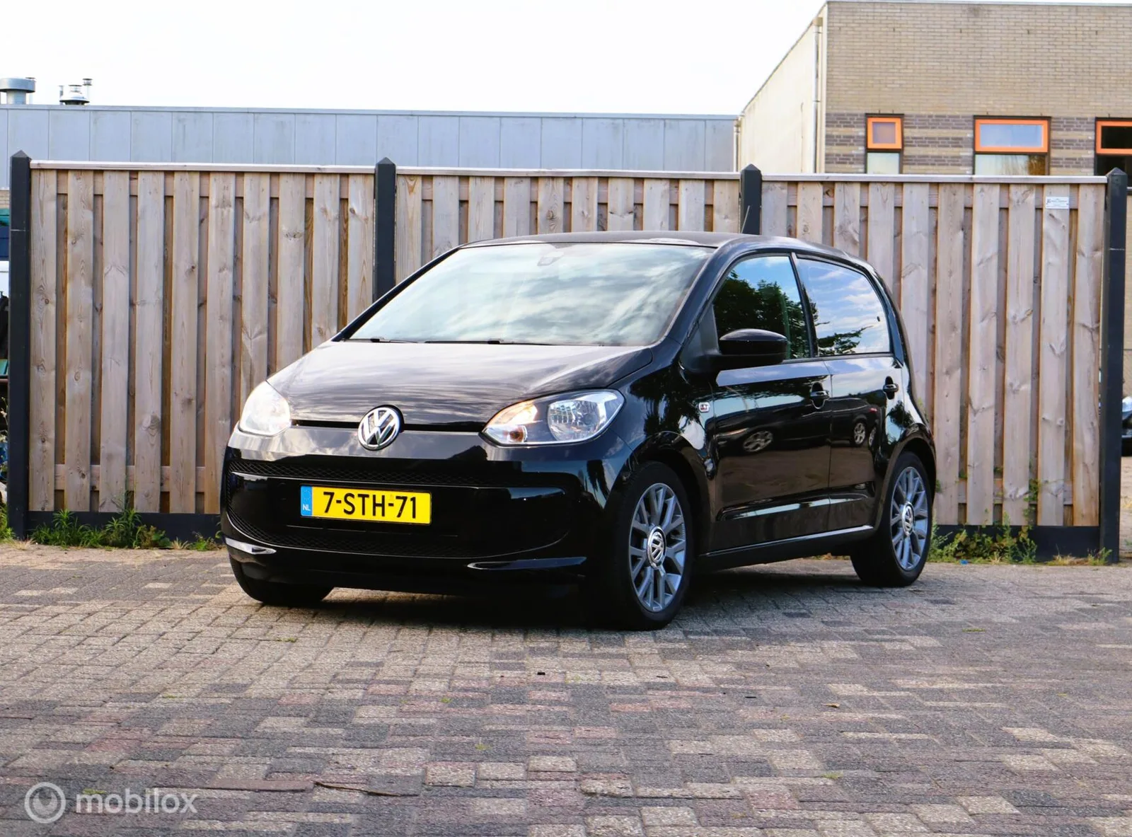 Volkswagen Up! (2013) — foto 1