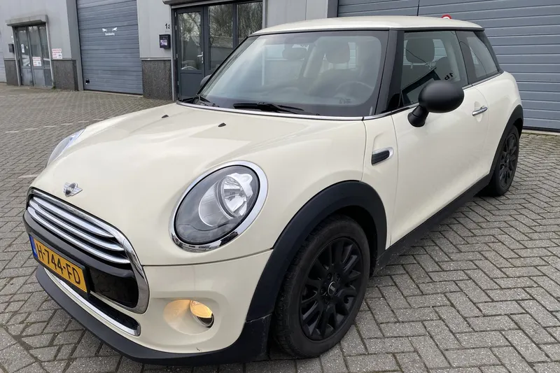 MINI One (2017)